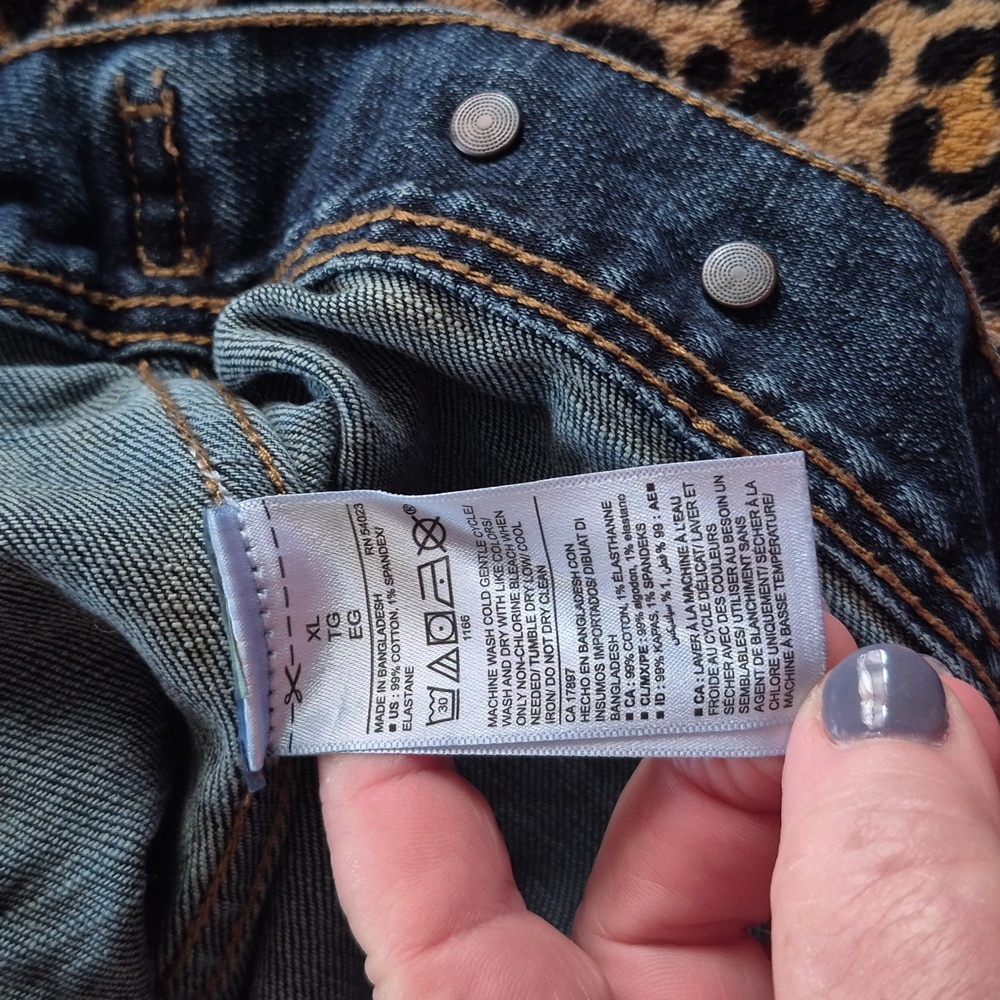Old Navy Denim Blue Jean Jacket Pockets With Sunflower Detail On Back Cotton XL - Picture 12 of 13